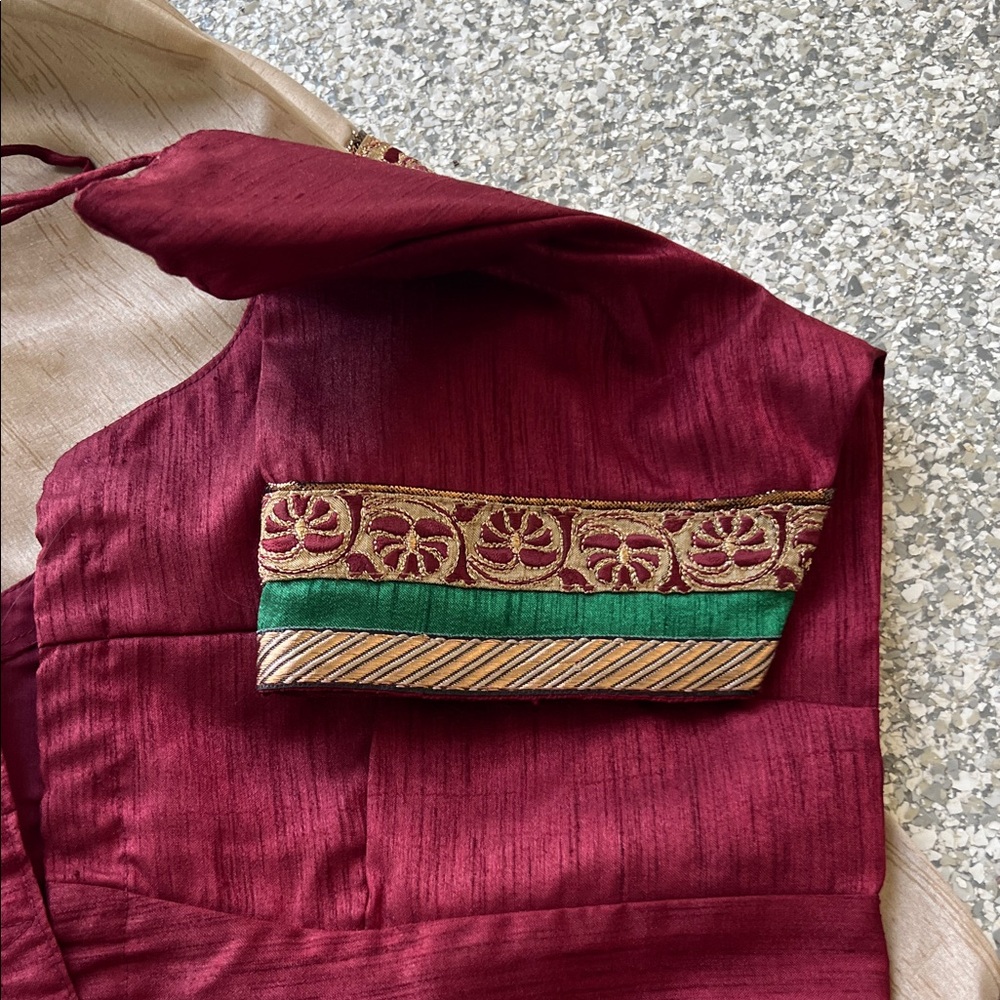 Sari with matching blouse - Picture 3 of 7